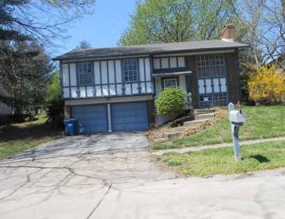 2517 Wesmeade Dr, Maryland Heights, MO 63043 