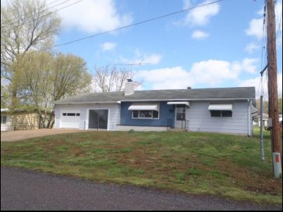 221 E Sand St, Pacific, MO 63069 