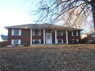 1109 Sw Sunrise Drive, Blue Springs, MO 64015 