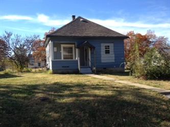 1231 Sophia St, Carthage, MO 64836 