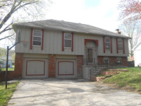 10906 Northwest Walnut Creek Dr, Parkville, MO 64152 