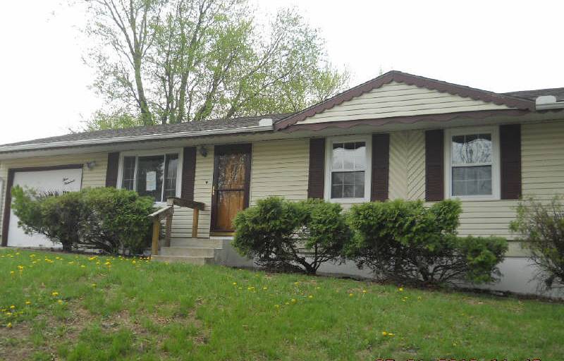 3000 Mayfair Dr, Saint Joseph, MO 64506 