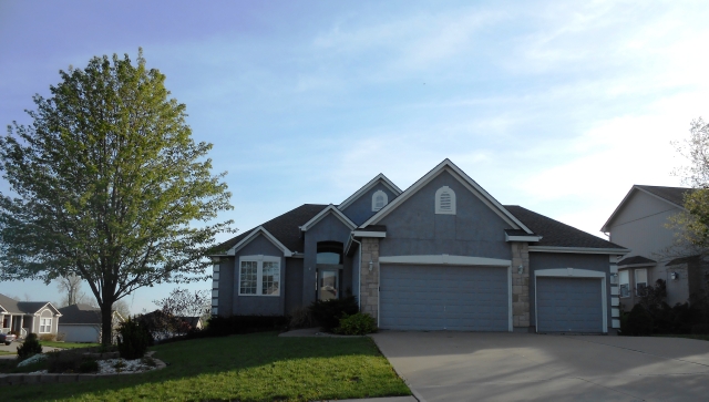 1509 Cove Dr, Raymore, MO 64083 