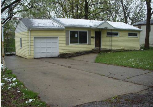 5929 Crescent Ave, Raytown, MO 64133 
