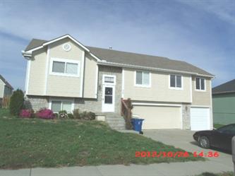 904 E 16th St, Kearney, MO 64060 