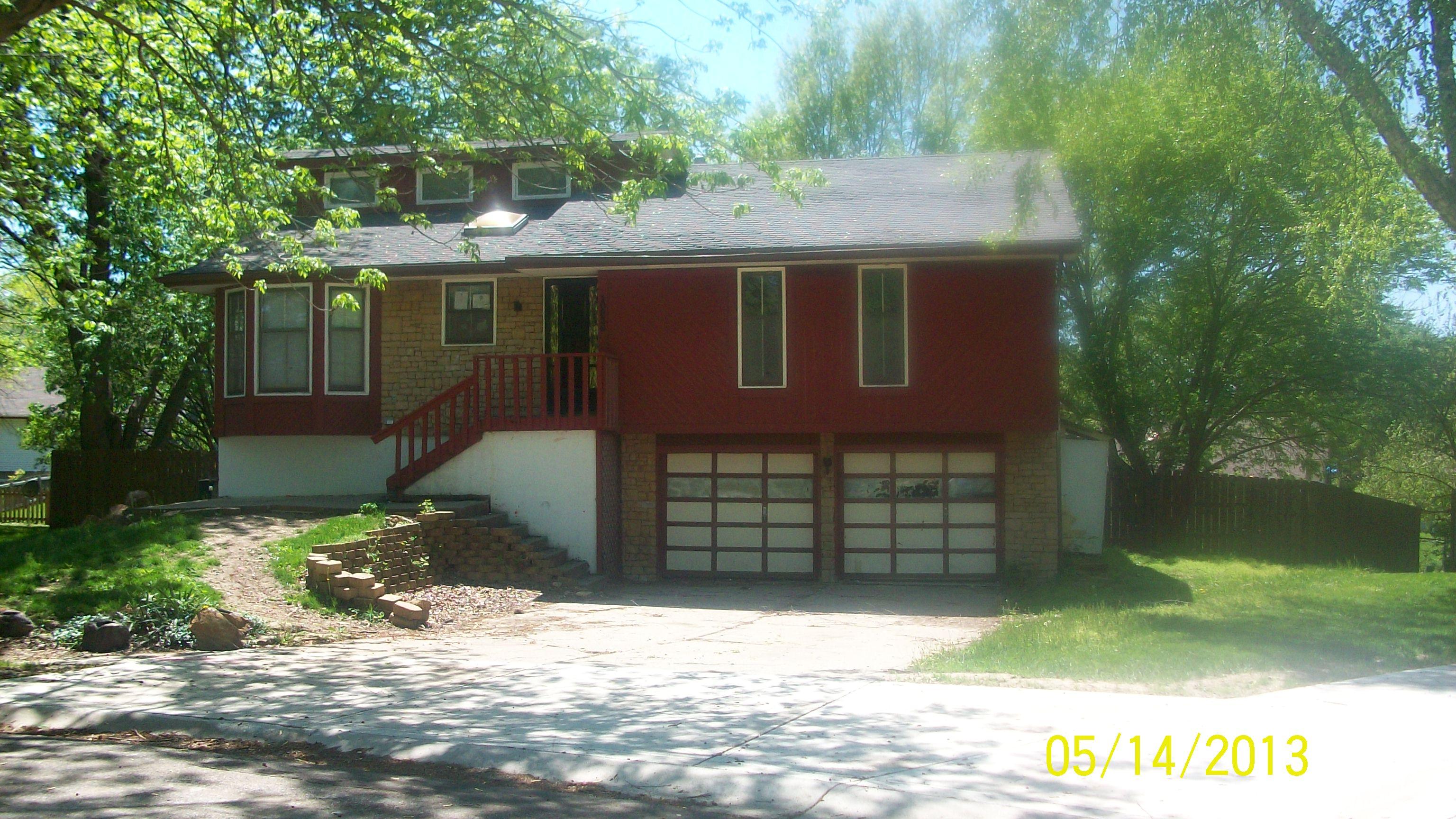 10836 N Charlotte St, Kansas City, MO 64155 