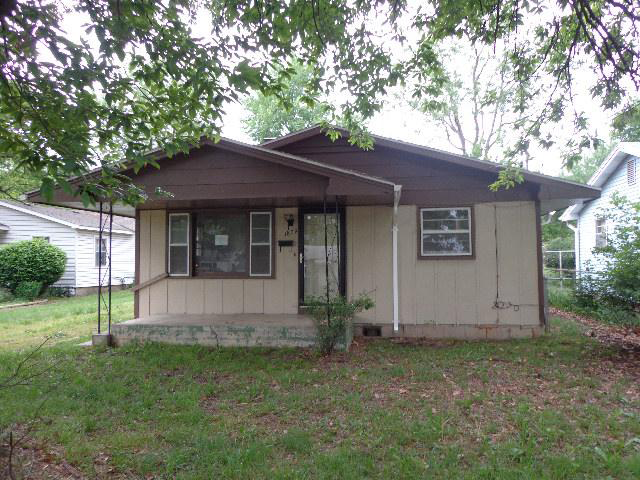 1829 W Webster St, Springfield, MO 65802 