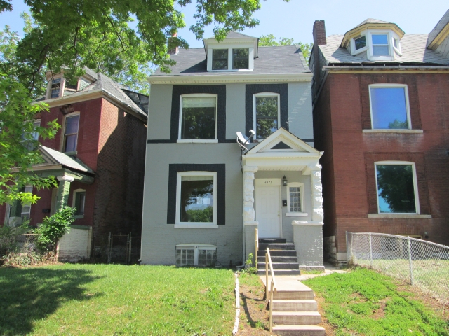 4571 Newberry Ter, Saint Louis, MO 63113 