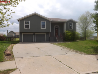 11102 N Central St, Kansas City, MO 64155 