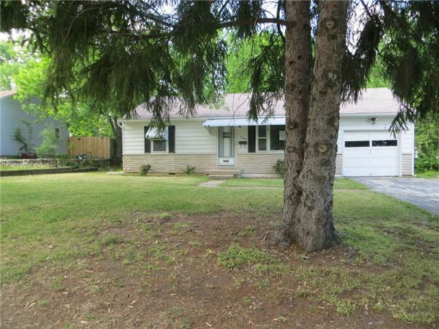 906 NE 67th St, Gladstone, MO 64118 