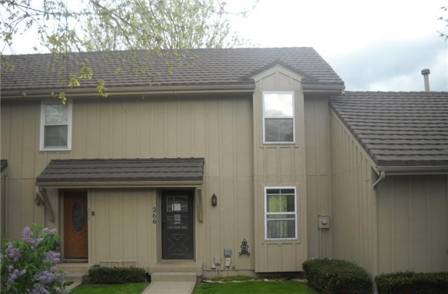 266 NE Bayview Dr, Lees Summit, MO 64064 