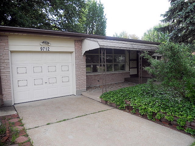 9712 Venice Dr, Saint Louis, MO 63136 