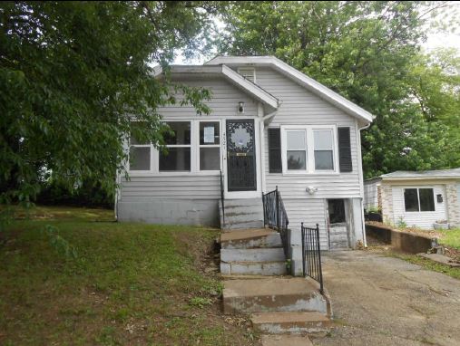 4521 Ravenwood Ave, St Louis, MO 63121 