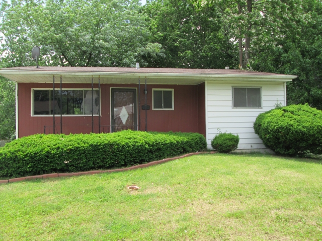 10069 Duke Dr, Saint Louis, MO 63136 