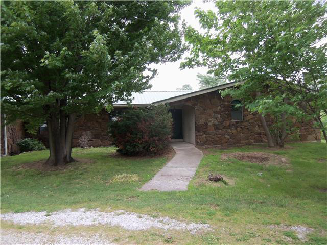 2211 S Hall St, Webb City, MO 64870 