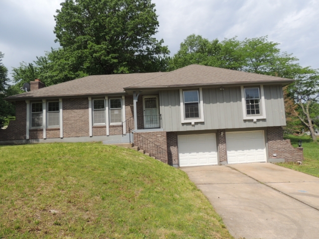 9832 Potter Cir, Kansas City, MO 64134 