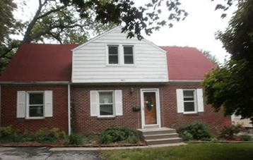 8819 Rainbow Ln, Kansas City, MO 64114 