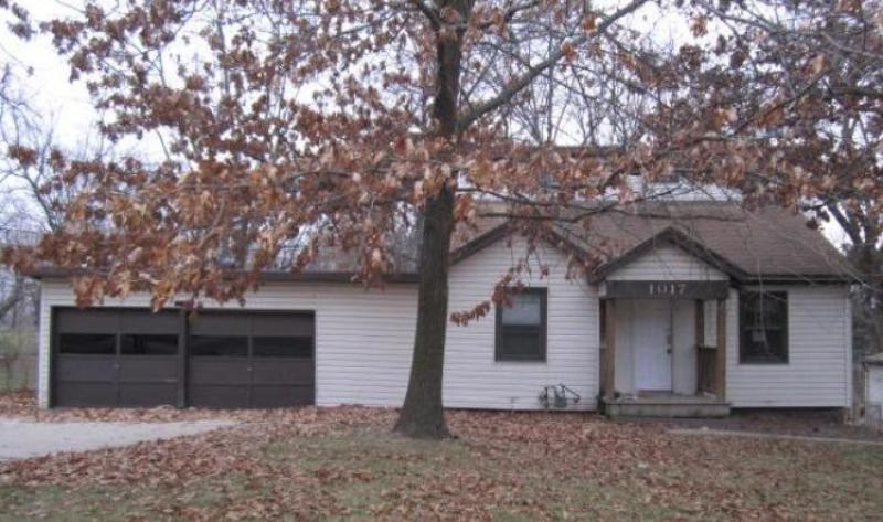 1017 Ne Maple Dr, Kansas City, MO 64118 