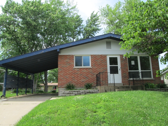 2681 Mckelvey Rd, Maryland Heights, MO 63043 