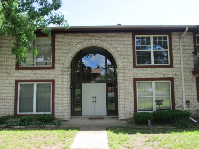 8744 Santa Bella Dr Unit H, Hazelwood, MO 63042 
