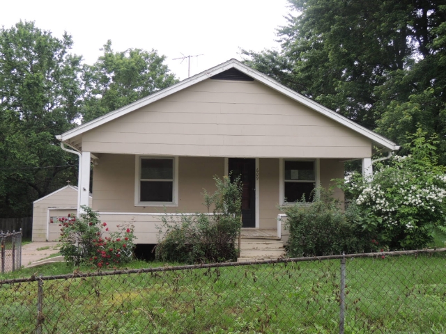 609 E Myrtle St, Independence, MO 64055 