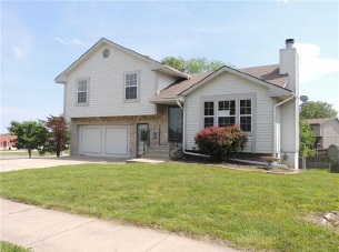 1303 Camille St, Liberty, MO 64068 