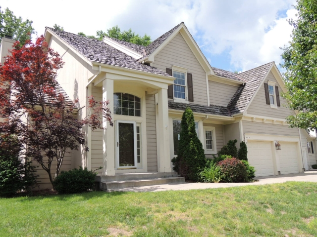 325 NW Bradford St, Lees Summit, MO 64064 