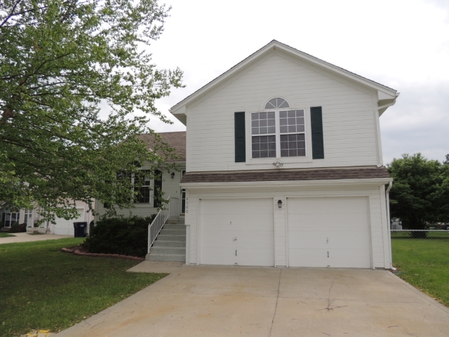 4500 NW Pennington Lane, Blue Springs, MO 64015 