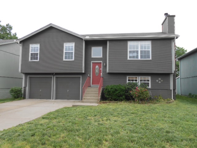 223 NW 111th Terrace, Kansas City, MO 64155 