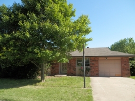 1613 E Elm St, Republic, MO 65738 
