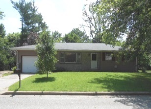 8 San Jose Dr, Saint Charles, MO 63301 