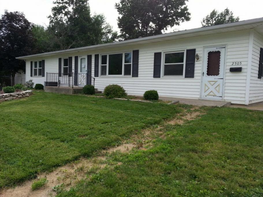 2505 S Carolina St, Louisiana, MO 63353 