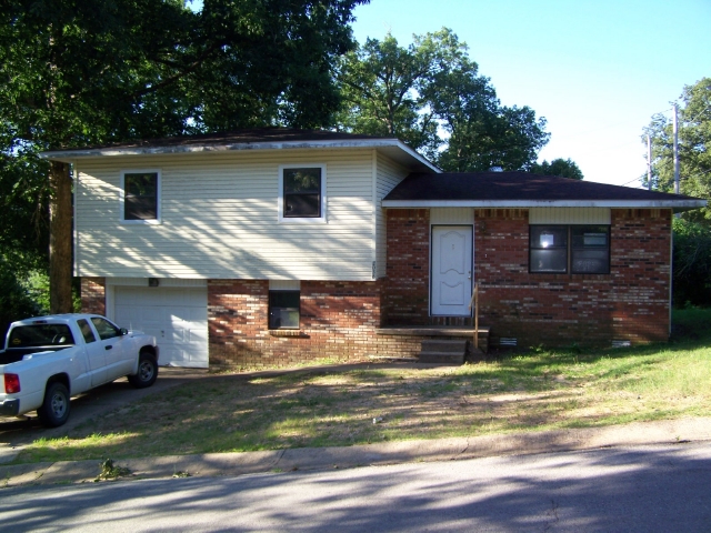 2036 Brentwood Rd, Poplar Bluff, MO 63901 