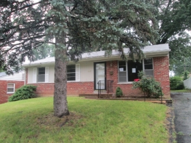 825 Manitou Dr, Rock Hill, MO 63119 