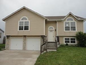 806 Derby St, Raymore, MO 64083 