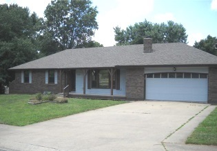 1300 S Halsey Ave, Harrisonville, MO 64701 