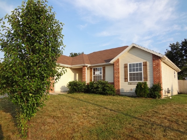414 W Cherokee Path, Clever, MO 65631 