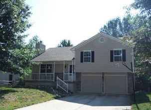 323 SE Onyx Dr, Lees Summit, MO 64063 