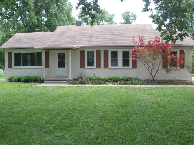1113 Northeast Maple Dr, Kansas City, MO 64118 