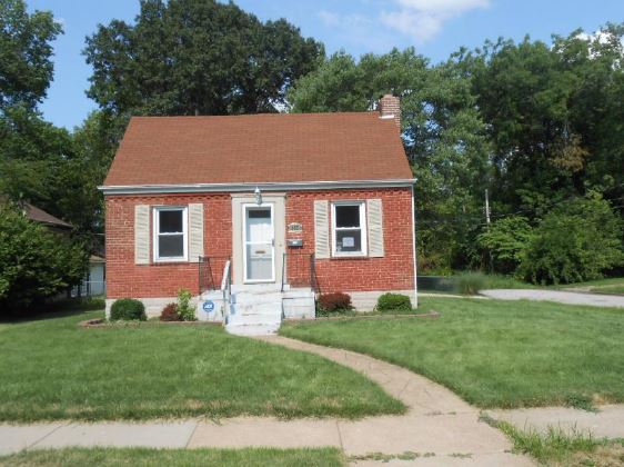 608 East Ave, St Louis, MO 63135 