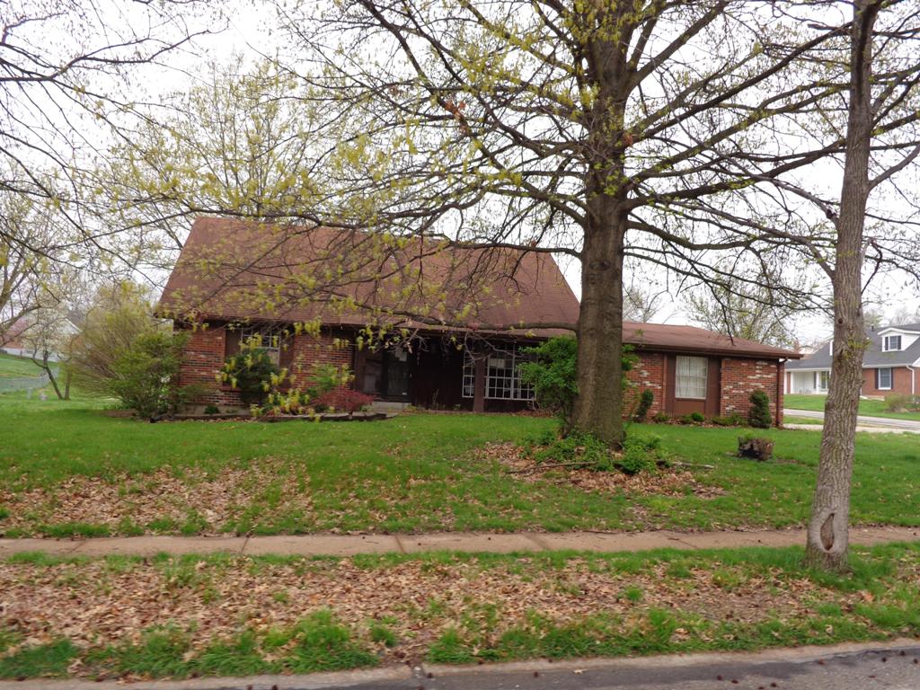 5081 Crosswood Dr, Saint Louis, MO 63129 