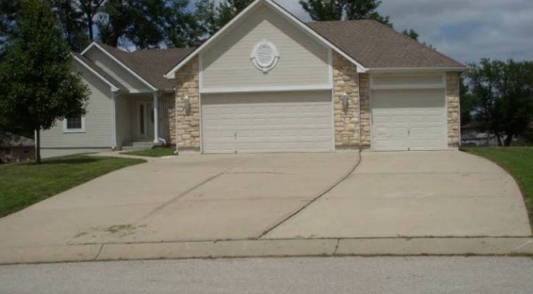 19306 E Lynchburg Pl N, Independence, MO 64058 