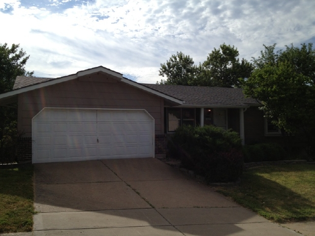 1427 Glenlea Dr, Maryland Heights, MO 63043 