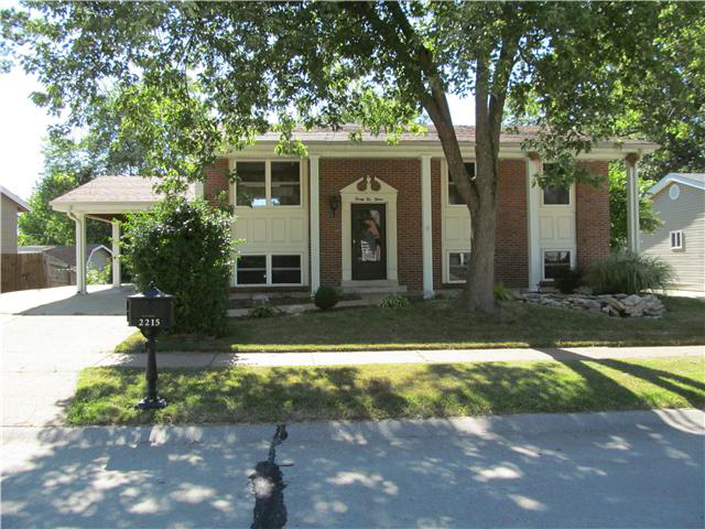 2215 Gladiator Dr, Fenton, MO 63026 