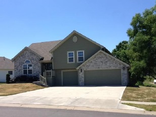 1711 Rockwater Ln, Kearney, MO 64060 