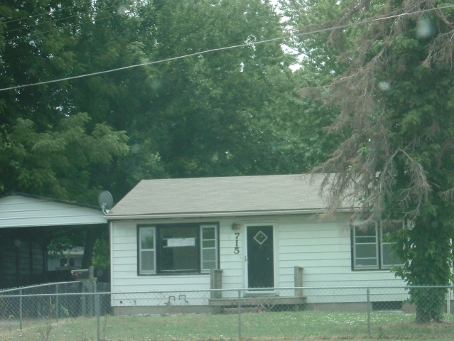 715 W 24th St, Independence, MO 64055 