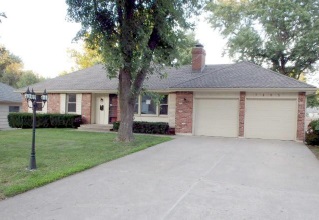 7405 Ash Ave, Raytown, MO 64133 