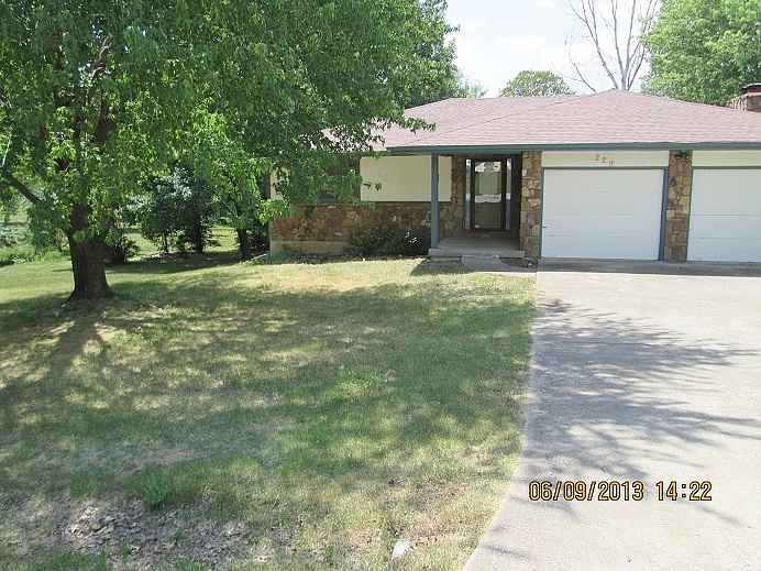 Hunt Club Circle, Galena, MO 65656 