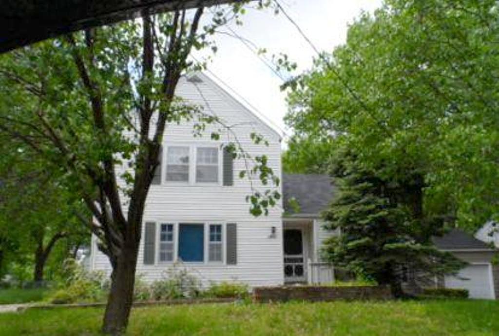 S Beacon Ave, Sedalia, MO 65301 