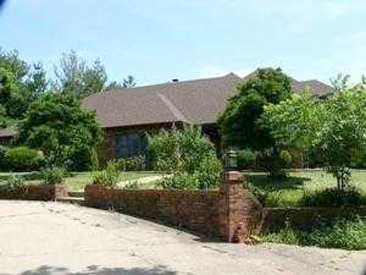 Country Club, Jefferson City, MO 65109 